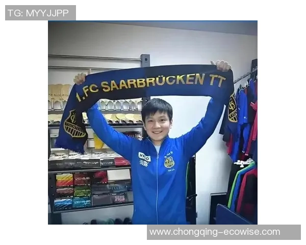 樊振东被队友宠爱，萨尔布吕肯队长晒欢喜全队合照背面的故事